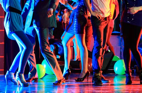 how to dance at the club: exploring the art of nightclub etiquette